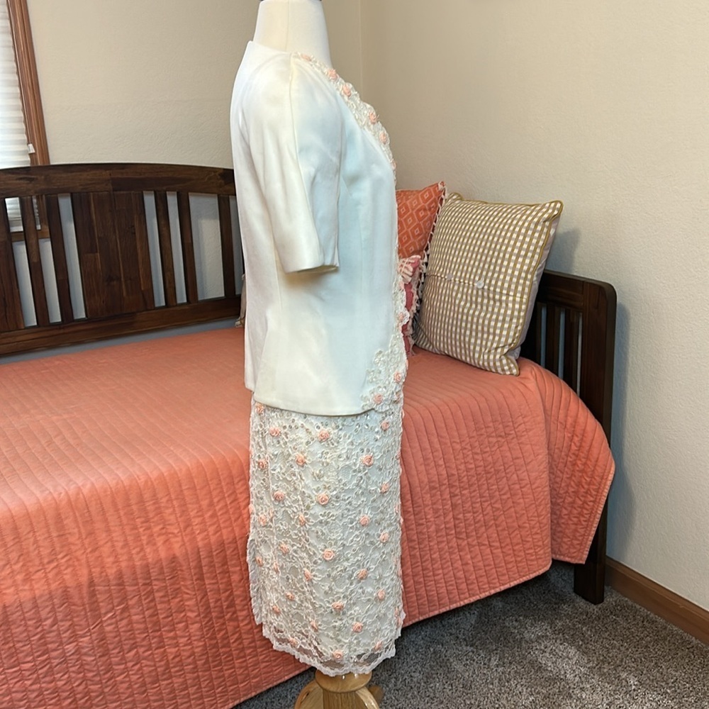 Vintage RINA diMONTELLA Blazer & Skirt set Lace and Rose Bud Embroidery Size 6 - Picture 6 of 17